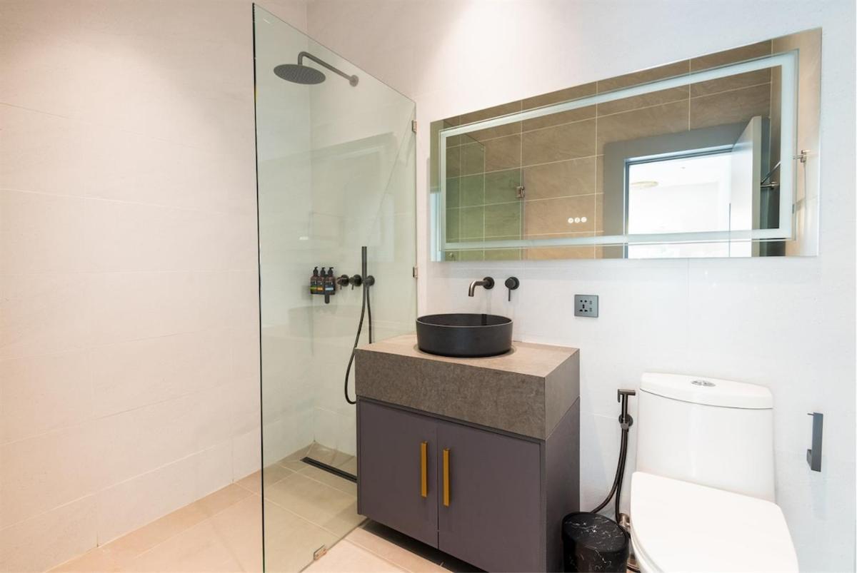 New Luxury Dual Villas, 9 Total Bedrooms, 7 Bathrooms, Ktv, 3km To Walking Street & Pattaya