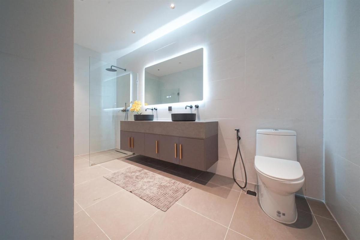 New Luxury Dual Villas, 9 Total Bedrooms, 7 Bathrooms, Ktv, 3km To Walking Street & Villa *