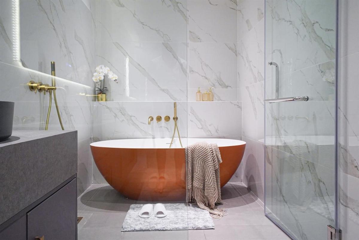 New Luxury Dual Villas, 9 Total Bedrooms, 7 Bathrooms, Ktv, 3km To Walking Street & Villa