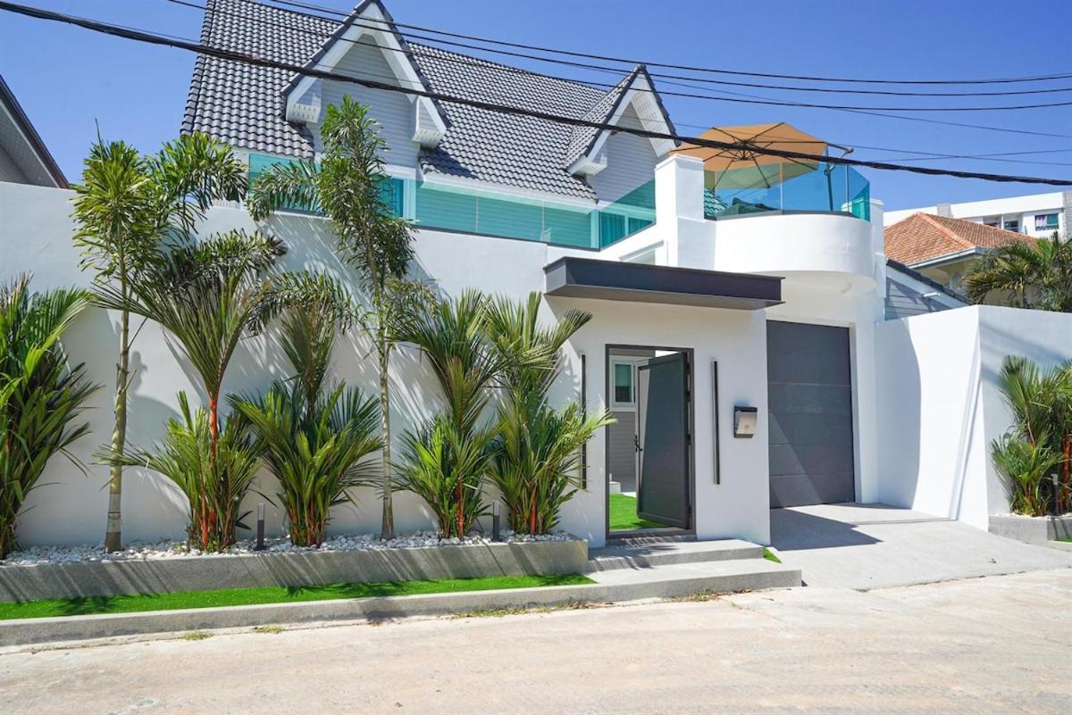 Villa New Luxury Dual Villas, 9 Total Bedrooms, 7 Bathrooms, Ktv, 3km To Walking Street & Pattaya