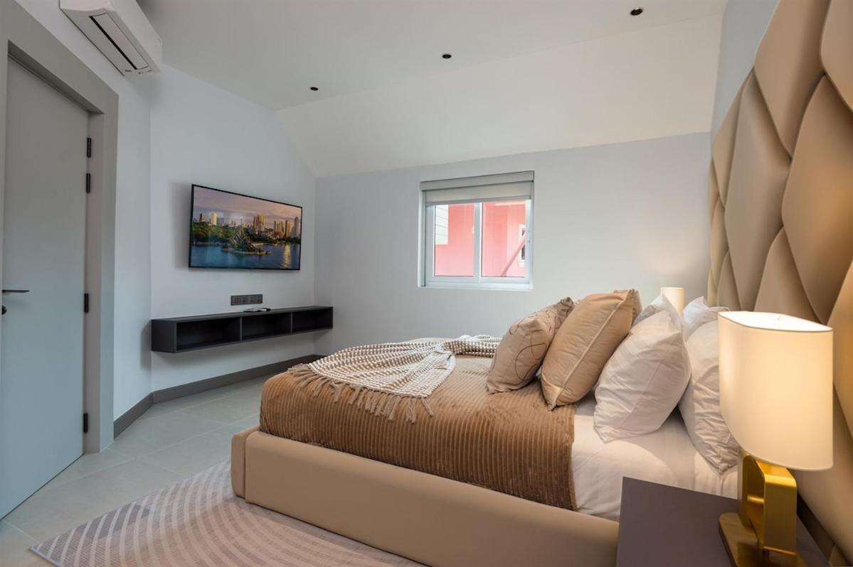 New Luxury Dual Villas, 9 Total Bedrooms, 7 Bathrooms, Ktv, 3km To Walking Street & *