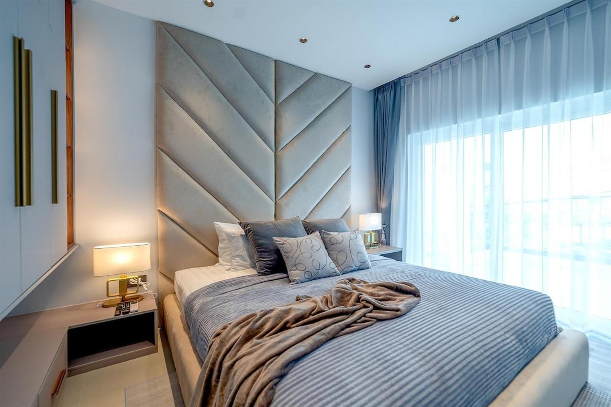 New Luxury Dual Villas, 9 Total Bedrooms, 7 Bathrooms, Ktv, 3km To Walking Street & Villa