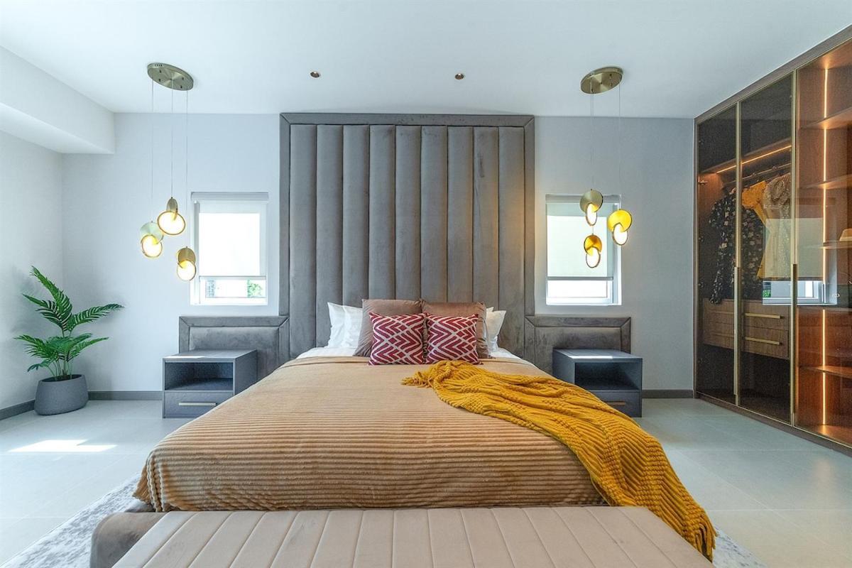 New Luxury Dual Villas, 9 Total Bedrooms, 7 Bathrooms, Ktv, 3km To Walking Street & Villa *