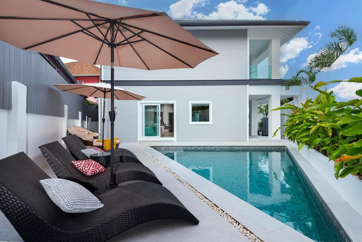 New Luxury Dual Villas, 9 Total Bedrooms, 7 Bathrooms, Ktv, 3km To Walking Street & * Pattaya
