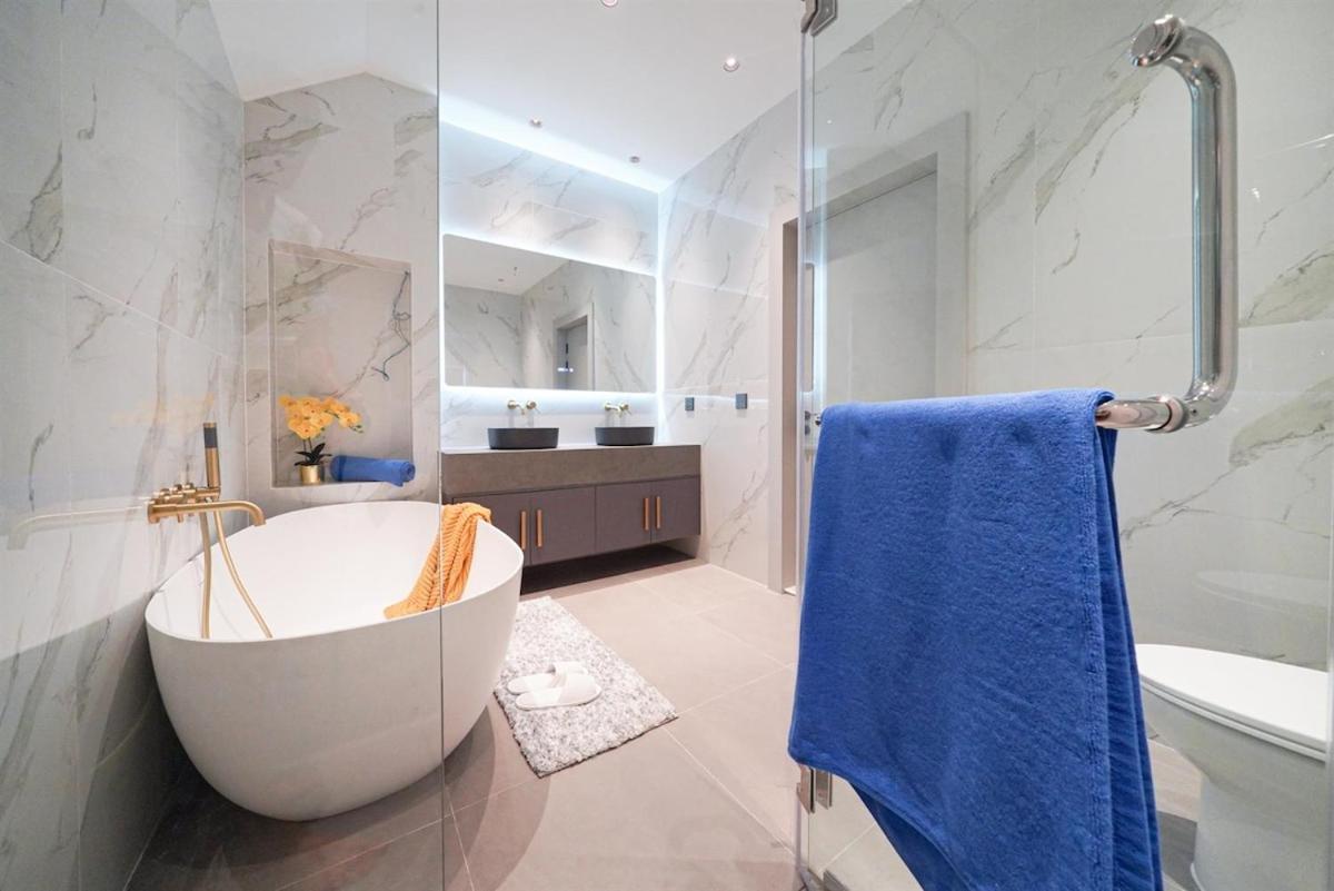 New Luxury Dual Villas, 9 Total Bedrooms, 7 Bathrooms, Ktv, 3km To Walking Street & Villa