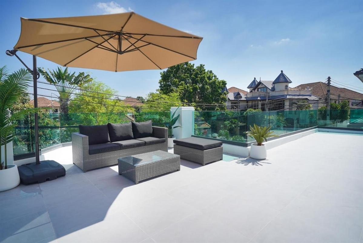 New Luxury Dual Villas, 9 Total Bedrooms, 7 Bathrooms, Ktv, 3km To Walking Street & *